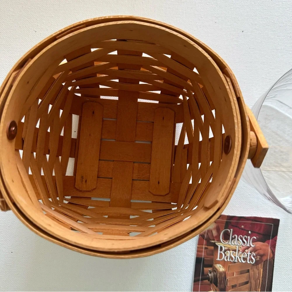 Longaberger vintage Tan Round Woven Basket with Insert